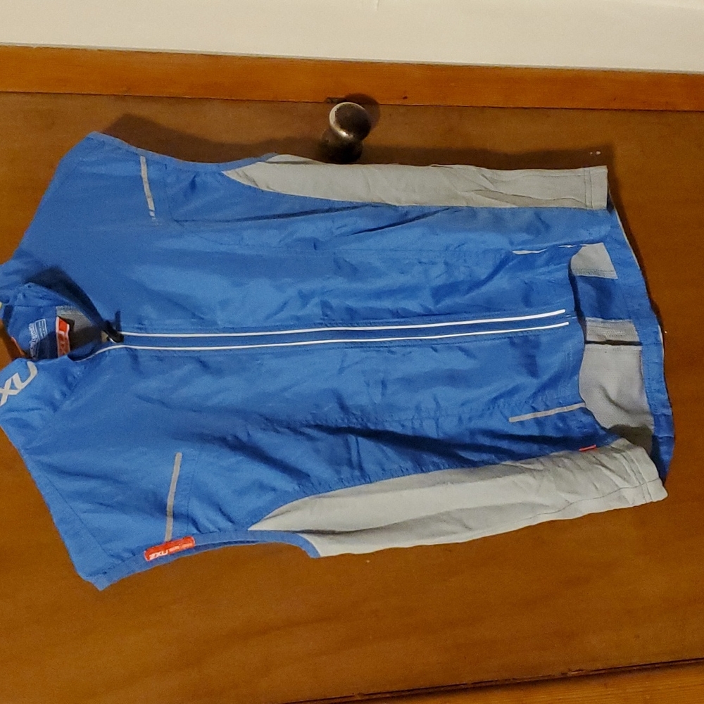💫 2xu micro climate running vest size large